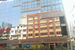 Mirroring in a glass facade