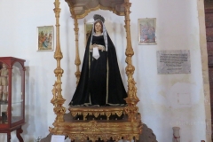 Heiligenstatue in der Kirche