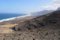 Blick über den Pass auf den Strand im Norden bei Cofete