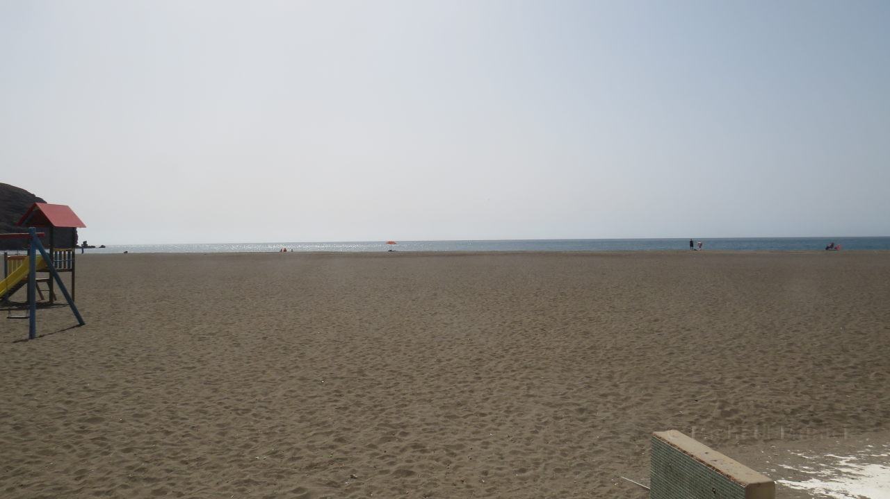 Schöner weiter Strand