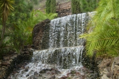 Ein künstlicher Wasserfall