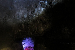 Verschiedene Ablagerungen im Gestein