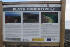 Schautafel mit Informationen über den Strand
