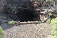Blick auf den Höhleneingang