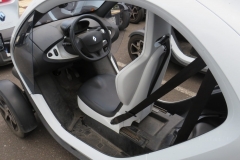 Ansicht des Fahrersitz und Cockpits vom Twizys