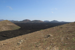 Blick über das Lavameer in Richtung Feuerberge