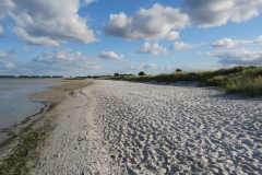 An der Ostseeküste mit Blick Richtung Hafen