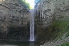 Der Wasserfall von unten aus gesehen