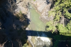 Der Weg flussabwärts aus dem National Park