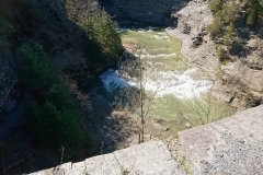Der Weg flussabwärts aus dem National Park