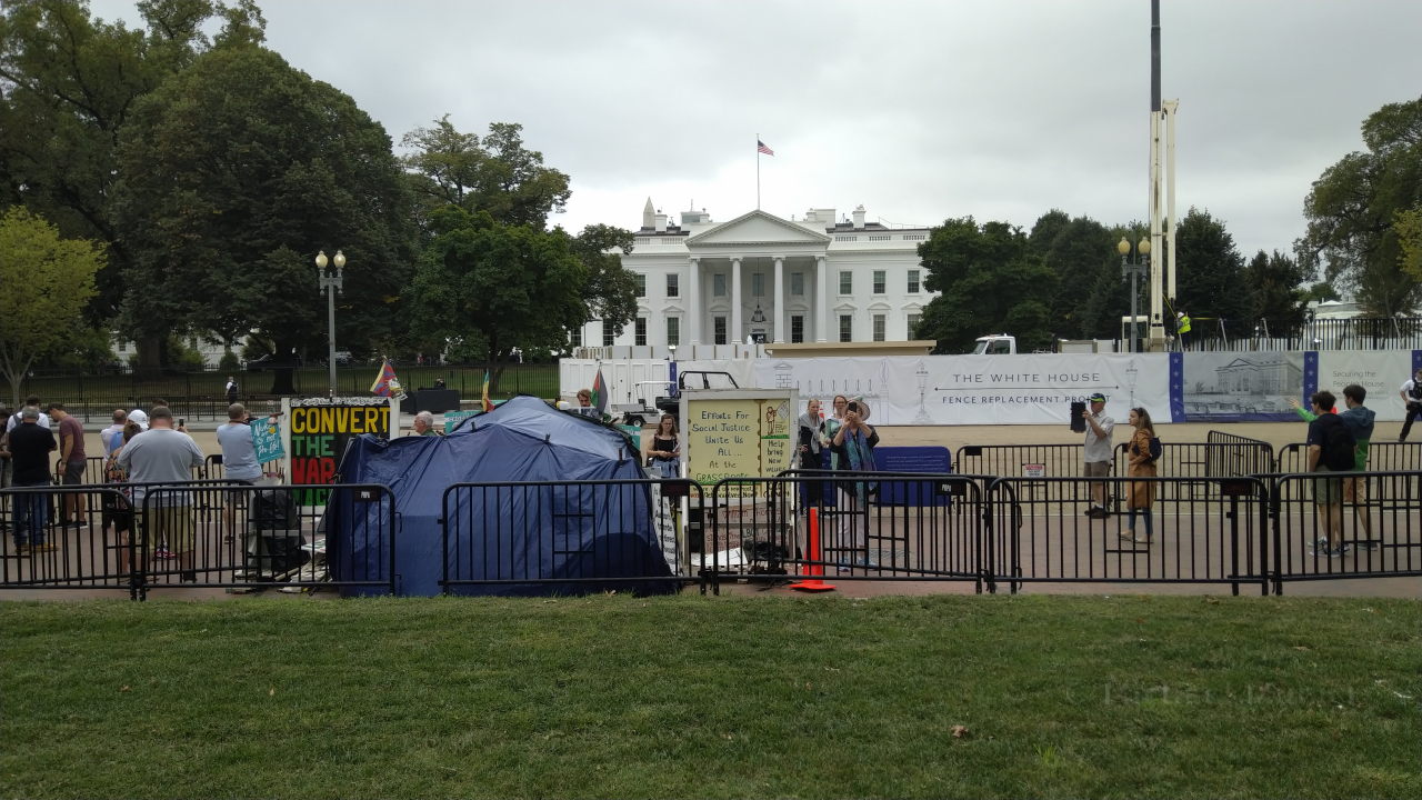 Das Weiße Haus mit dem ProtestcampDAs Weiße Haus mit dem Protestcamp