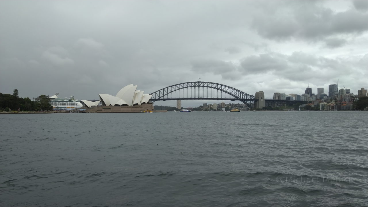 Sydney Harbor Bridge und Opera House